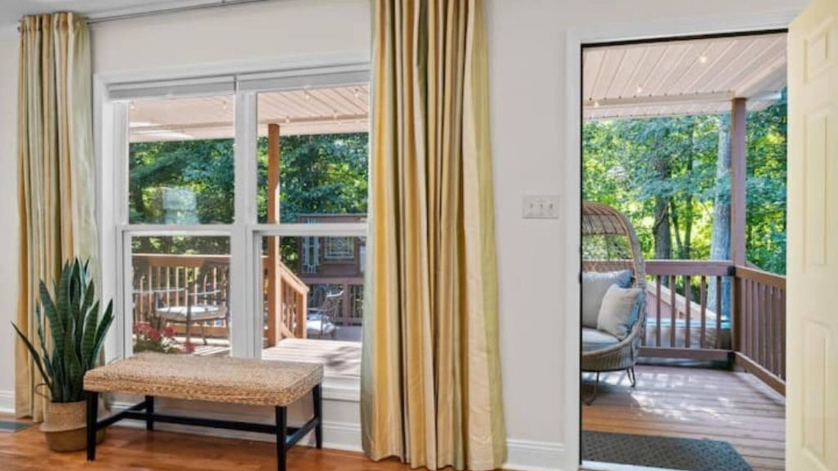 Weaverville House | Hot Tub-King Bed-Large TV and Family Room-Well stocked-15 min to Dt Asheville