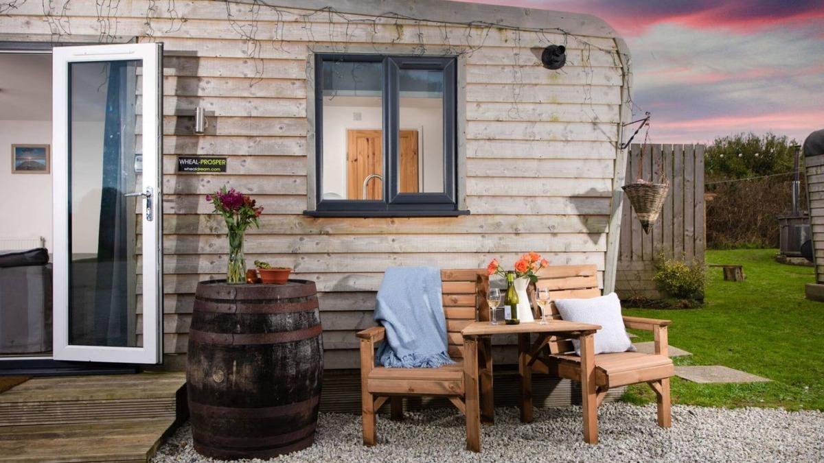 Helford Passage House | Hot Tub Lodge 2 by Interhome
