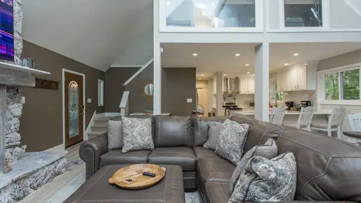 Massanutten House | Hot Tub - Massage Chair - Game Room - Fenced Yard