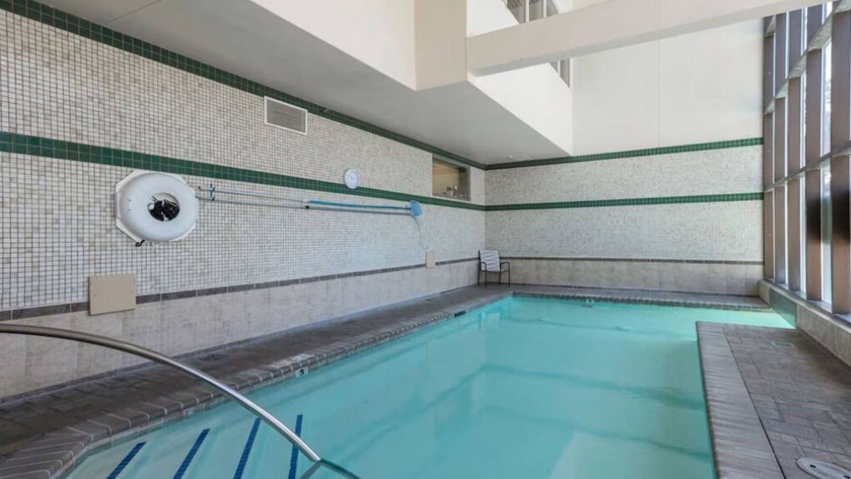 Tahoe Village Hotel | Hot Tub Nights & Arcade Days in a Villa Made for Family Fun l 2 Rooms w/Kitchen