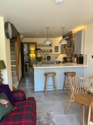 South Cave House | Hot tub on the Yorkshire Wolds Oak Cottage