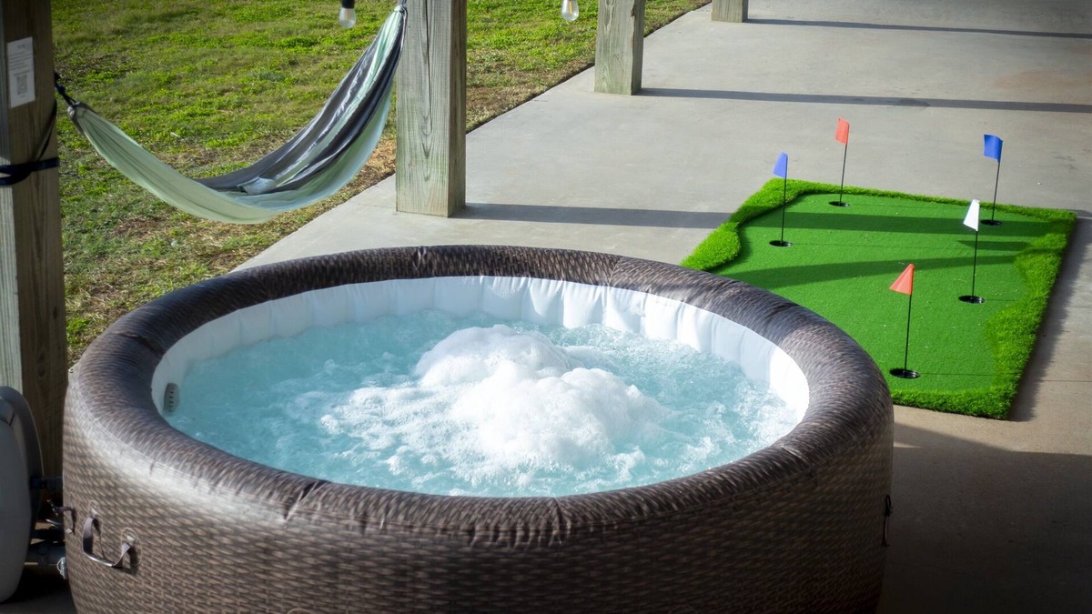 Crystal Beach Cottage | Hot Tub! | Pets | Game Room | October & November Specials!