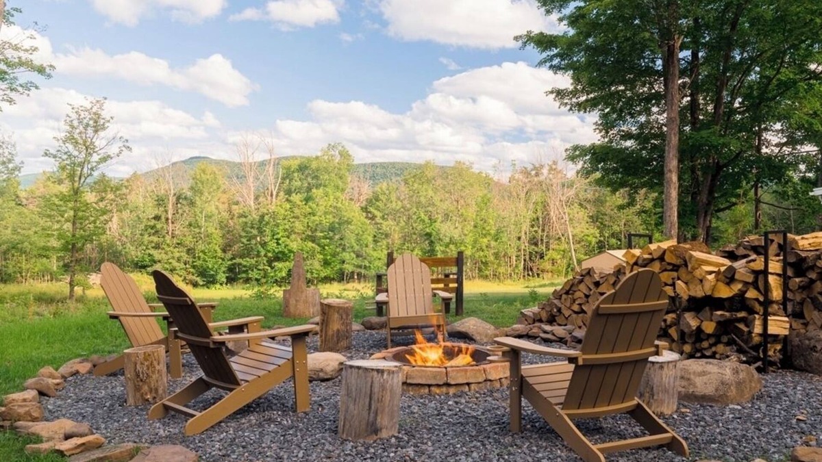 Edgewood House | Hot tub, private deck, backyard, near Windham and Hunter ski resorts.