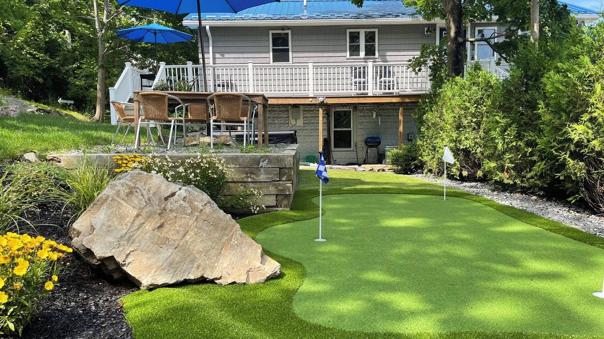 Ogunquit House | Hot Tub, Putting Green, 5 min walk to the beach, shops & restaurants.