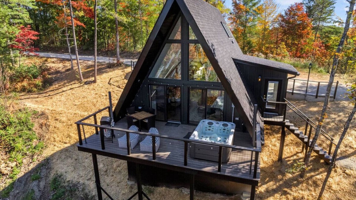 Campton Apartment | Hot-Tub/Sauna/Cold Plunge - Evergreen Escape