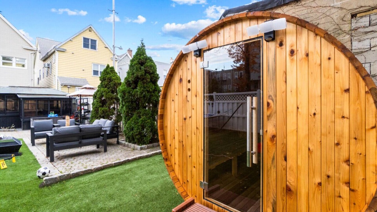 Constable Hook House | Hot Tub | Sauna | Gaming | Outdoor Grilling | NYC | EWR | Sleeps 25