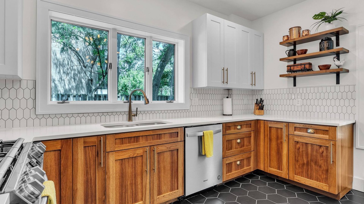 Burns Park House | Hot Tub | Theater | Sauna | Deck | Fire Pit | Walk to Stadium/Downtown/Park