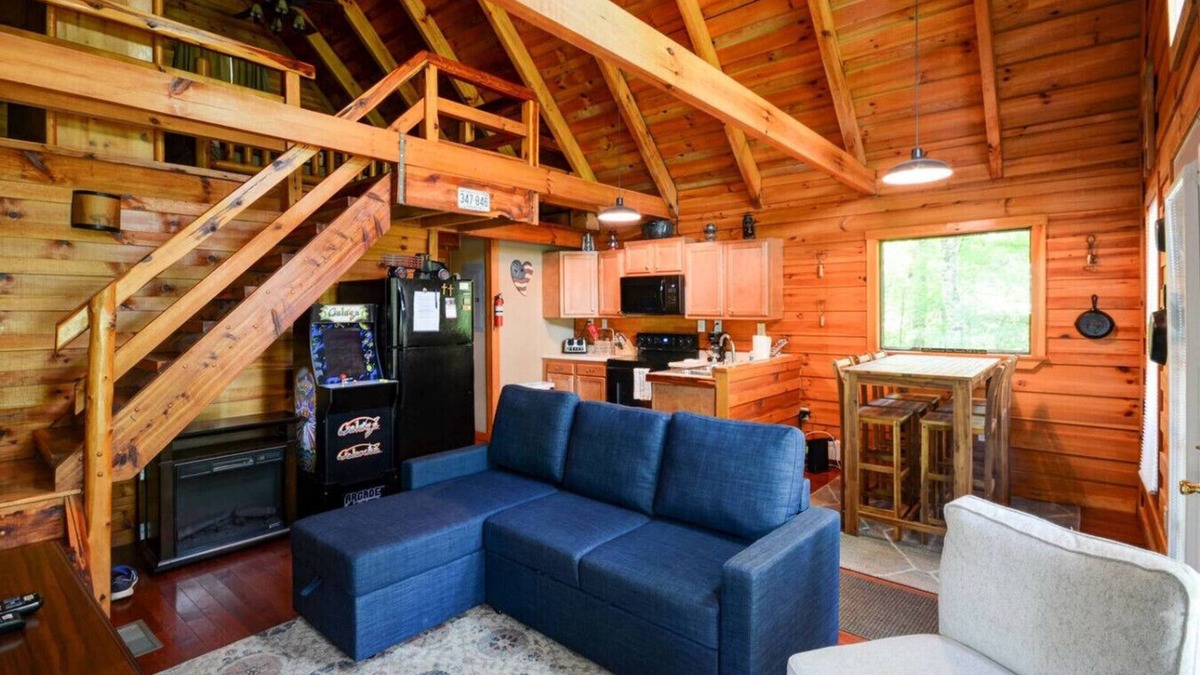 Campton Apartment | Hot Tub & WiFi - Hidden Chalet Red River Gorge, KY