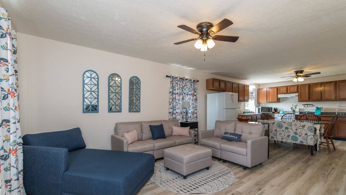 Hazel Green Cottage | Hot Tub, WiFi, Pond - Large Family Cottage - Gorgeous View Cottage - Red River Gorge, Kentucky!
