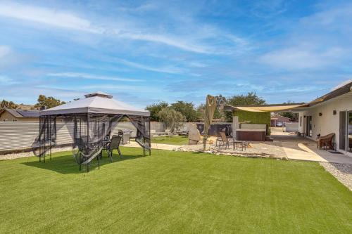 Yucca Valley House | Hot Tub, Yard and Fire Pit Joshua Tree Home!