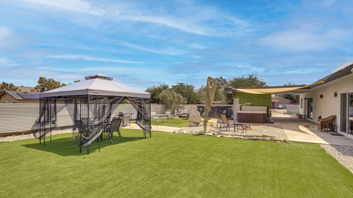 Yucca Valley House | Hot Tub, Yard & Fire Pit: Joshua Tree Home!