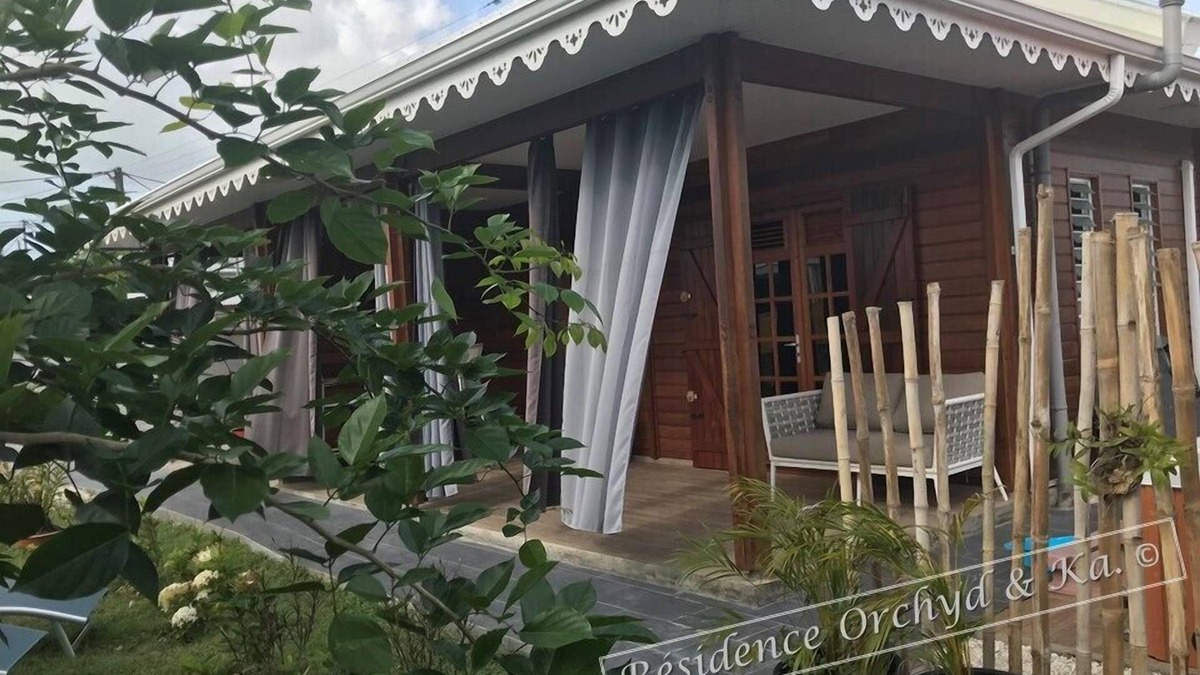 Sainte-Anne Cottage | Hot tube 2-Bed Cottage in Sainte-Anne
