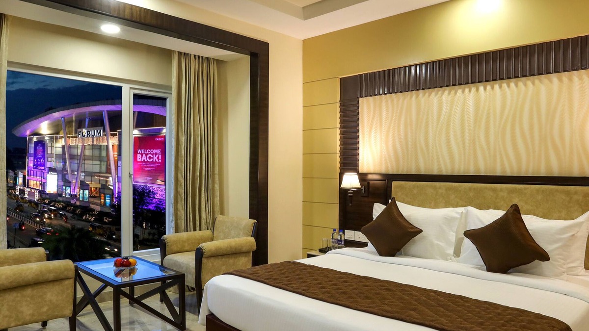 Vadapalani Hotel | Hotel Aadithya
