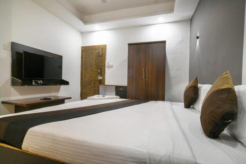 Indore Hotel | Hotel Aarav