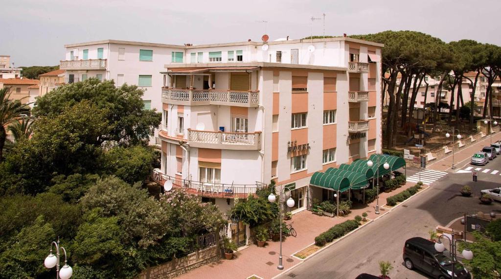 Follonica Hotel | Hotel Ausonia
