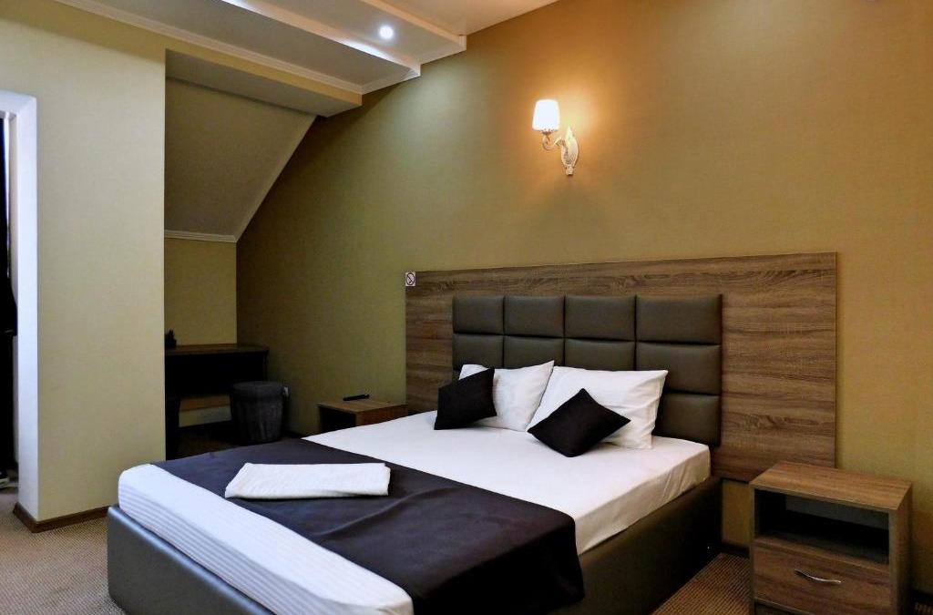 Moldova Hotel | Hotel & Banquet Hall SV Airport Parkway
