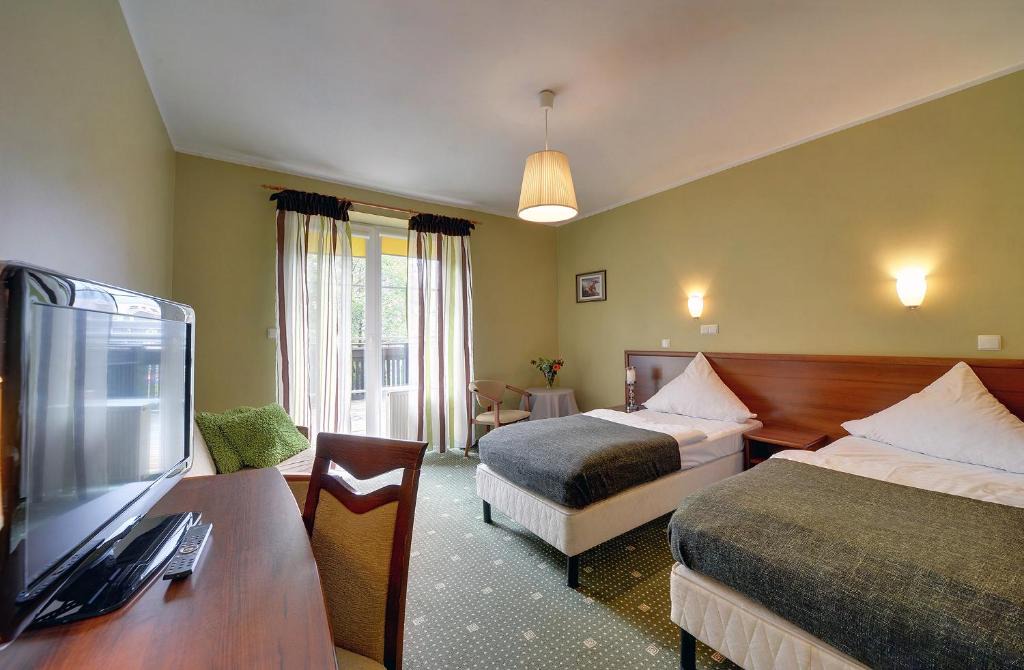 Bierutowice Hotel | Hotel Belweder - przy hotelu Golebiewski