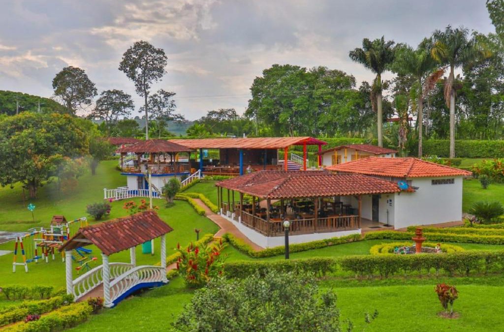 Armenia Hotel | Hotel Campestre Pueblo Bello