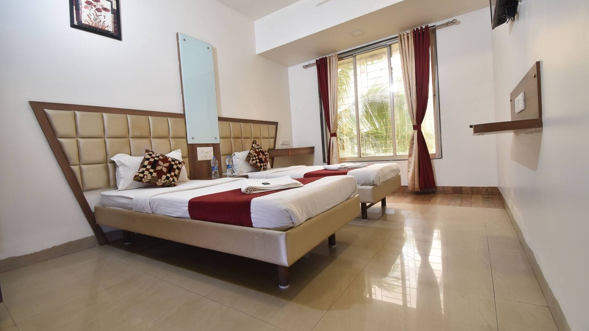 Kamothe Hotel | Hotel Candor Amigo