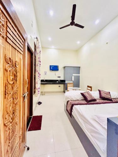 Nanpara Hotel | Hotel Central