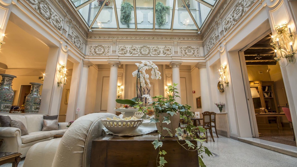 Historic Center Hotel | Hotel Corona d'Oro