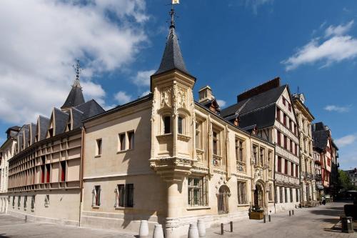 Quartier Vieux Marche-Cathedrale Hotel | Hôtel de Bourgtheroulde, Autograph Collection
