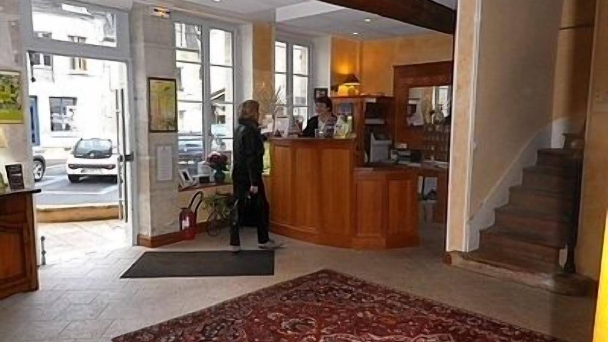 Clamecy Hotel | Hotel de La Poste