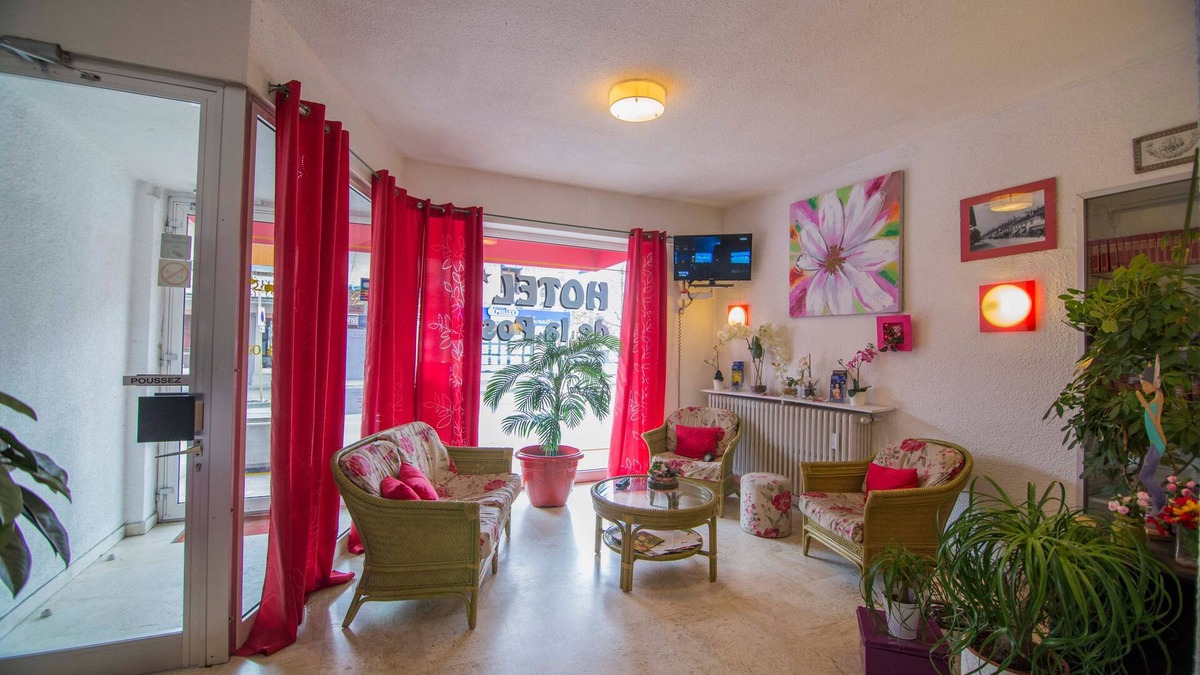 Douvaine Hotel | Hotel De La Poste