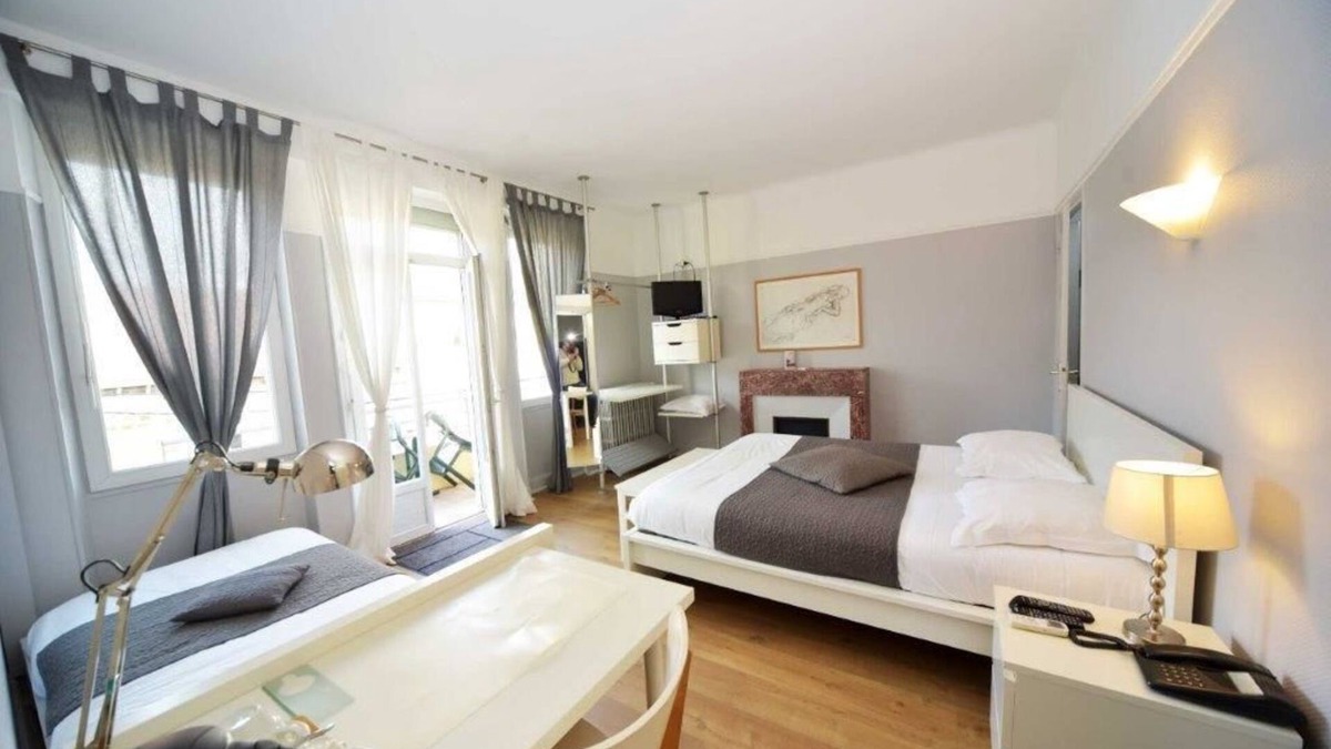 Capdenac-Gare Hotel | Hotel de Paris (Capdenac)