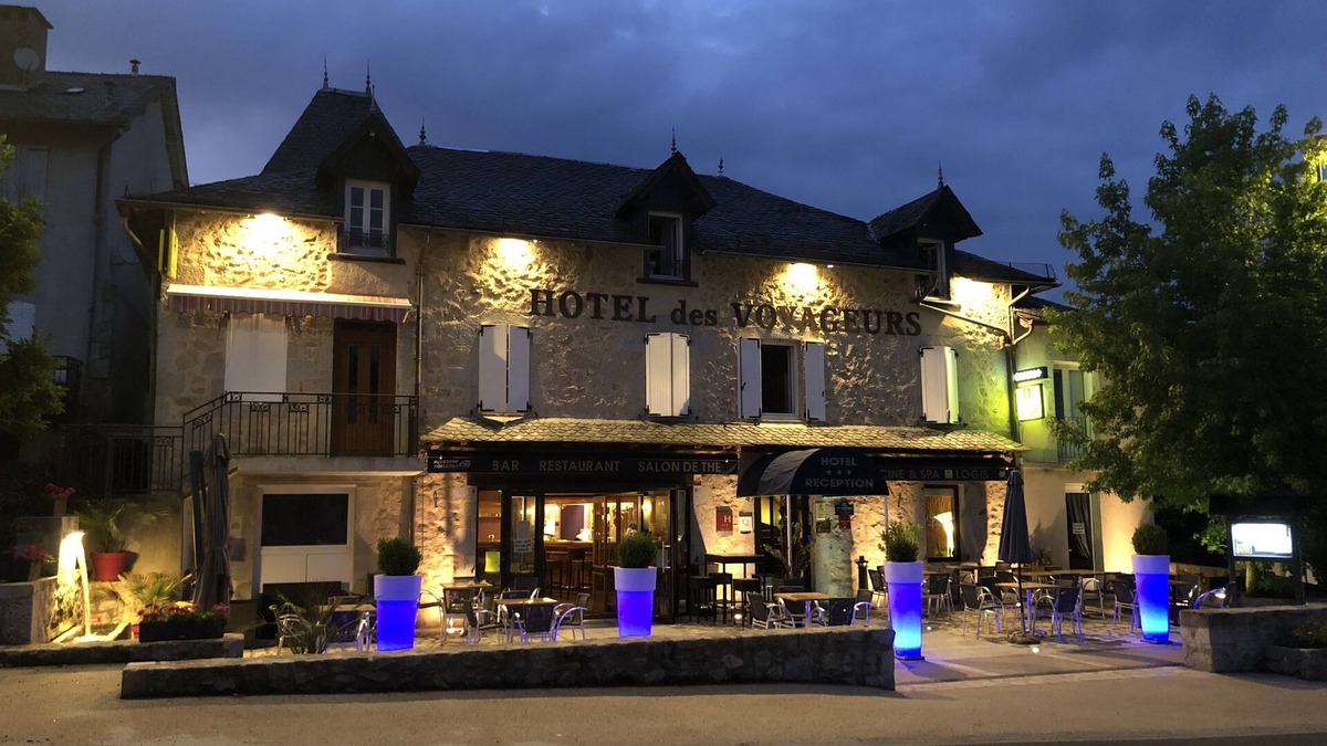 Le Rouget Hotel | Hotel des Voyageurs
