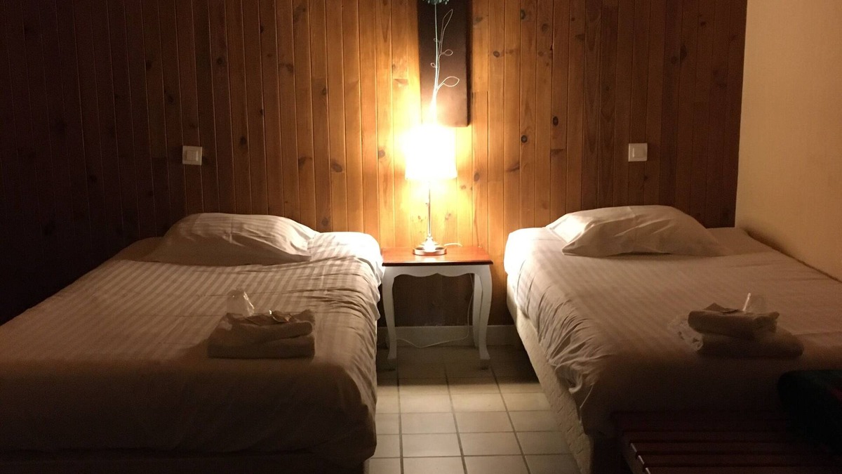 Semur-en-Auxois Hotel | Hotel du Commerce