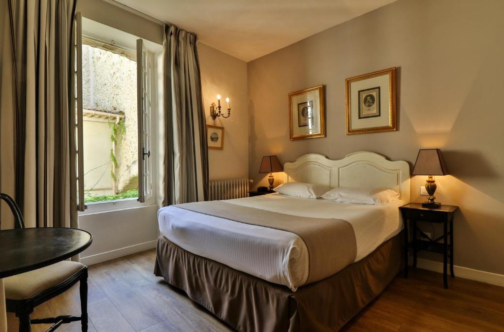 Visan Hotel | Hotel Du Midi