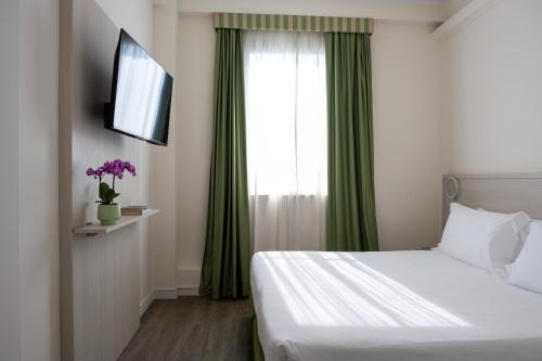 Pero Hotel | Hotel Embassy