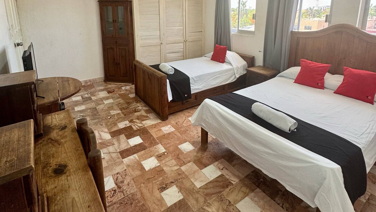 Downtown Cancun Hotel | HOTEL FARALLON INN