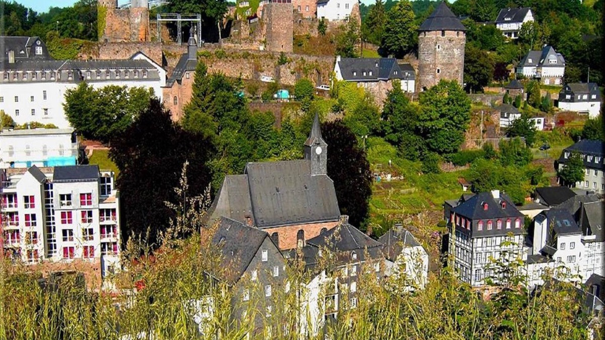 Monschau Hotel | Hotel Graf Rolshausen - Double Room Shower / WC