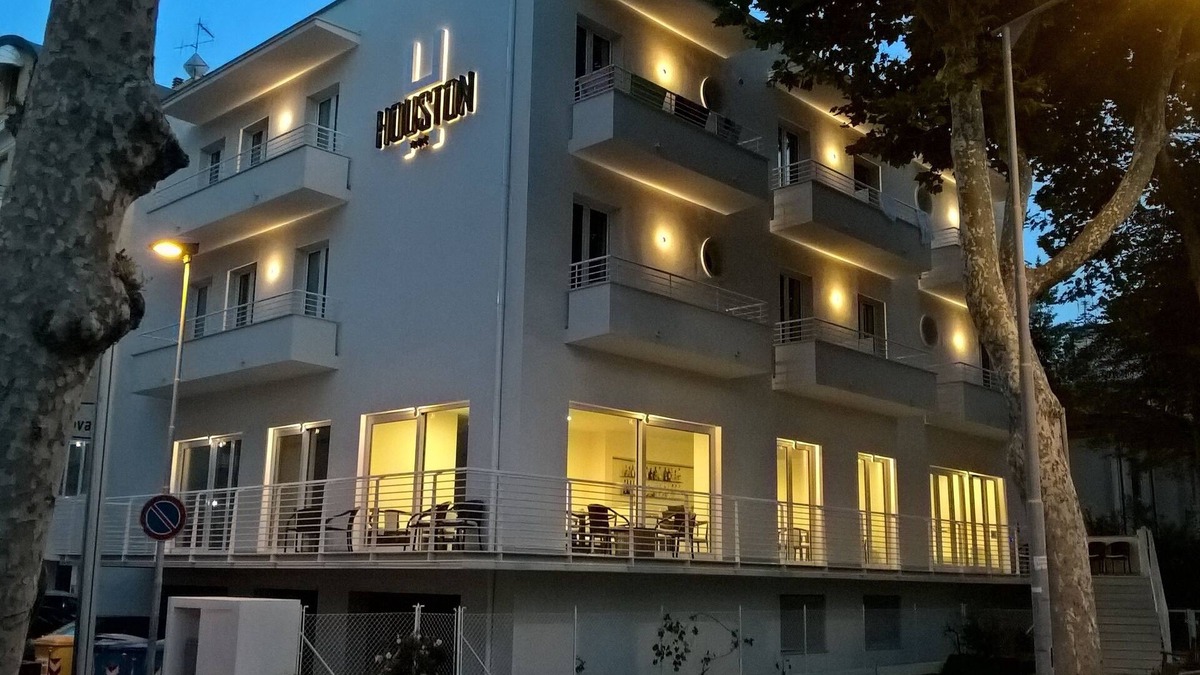 Rivabella Hotel | Hotel Houston Suites