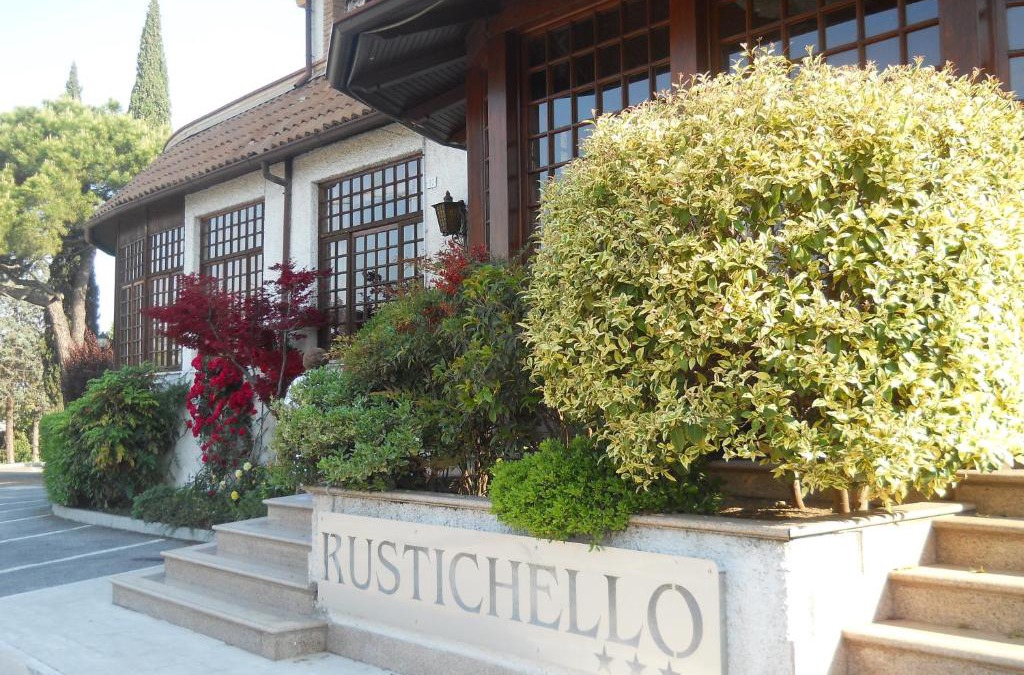 Lonato del Garda Hotel | Hotel Il Rustichello