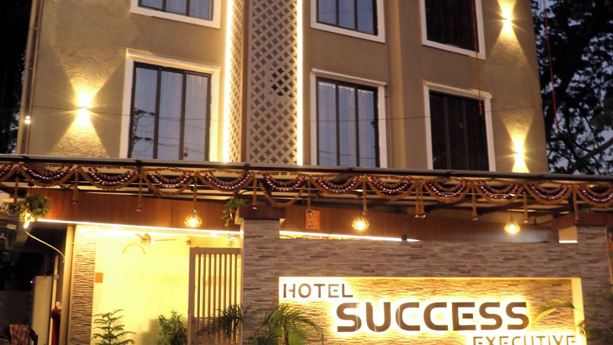 Mumbai Hotel | Hotel In Navi Mumbai With Bedding/Linens, Other, Smoking