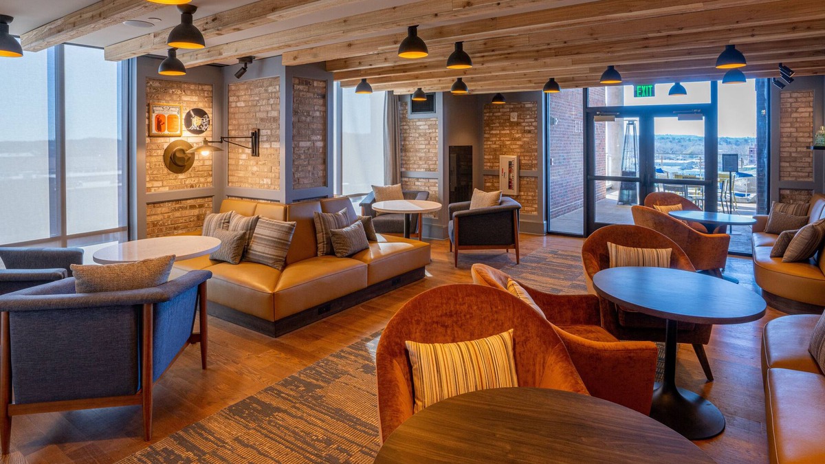 Columbus Hotel | Hotel Indigo Columbus at Riverfront Place by IHG