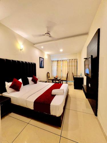 Chandigarh Hotel | Hotel JB Grand Residency Zirakpur Chandigarh # lift #Balcony Rooms # Banquet Hall # Family Rooms