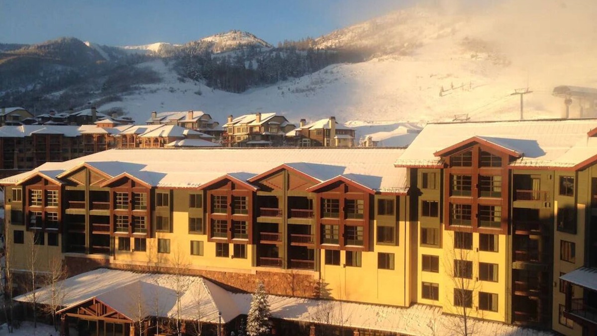 Park City Hotel | HOTEL KING BEDROOM NEAR BASE CHAIRLIFT - GRAND SUMMIT AVAILABLE NOW!