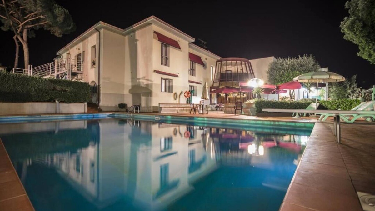 San Vincenzo Hotel | Hotel KonTiki
