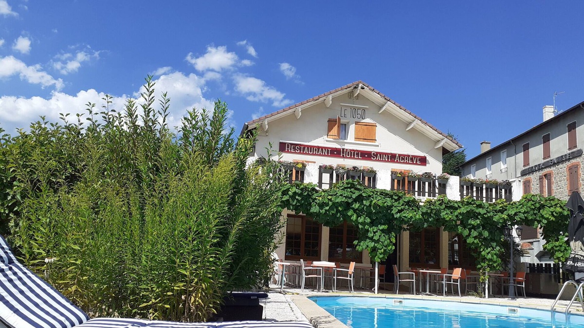 Saint-Agreve Hotel | HOTEL LE 1050