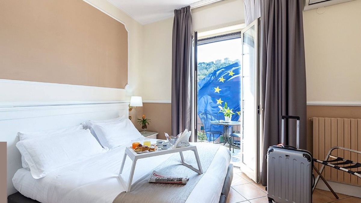 Fuorigrotta Hotel | Hotel Leopardi