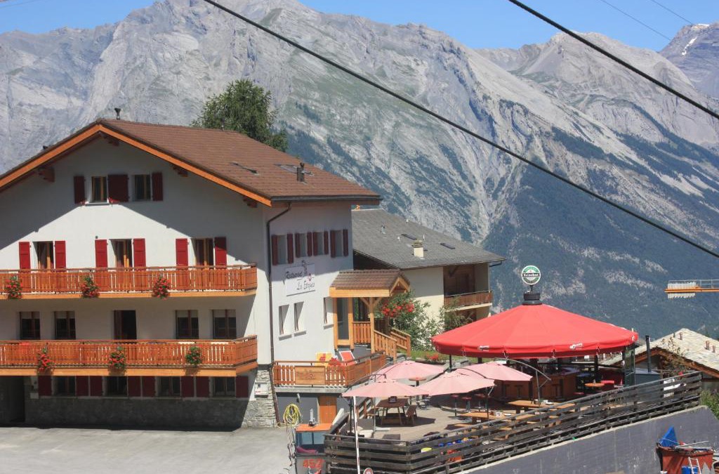 Saint-Pierre-de-Clages Hotel | Hotel Les Etagnes