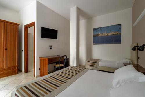 Old Town Hotel | Hotel Mantegna Stazione, MantegnaHotels