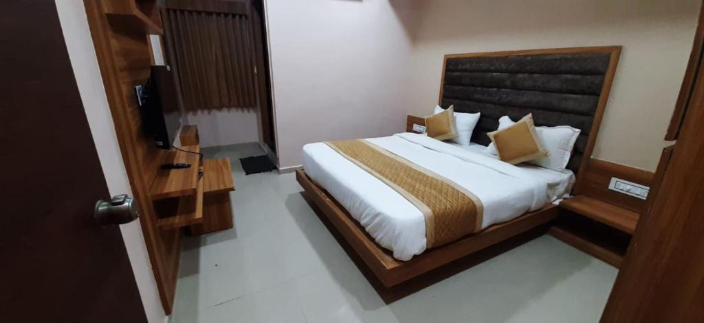 Ahmedabad Hotel | Hotel Maple View