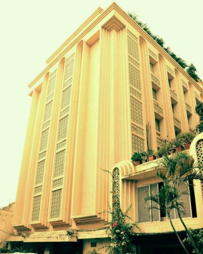 Prabhadevi Hotel | Hotel Mogul Palace - Near Masjid Bunder Mumbai