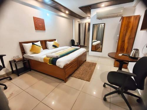 Mahipalpur Extension Bed & Breakfast | Hotel Moon - Near Hauz Khas Fort