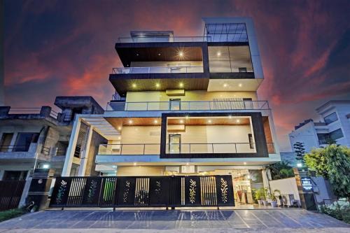 Sector 51 Hotel | Hotel Mr J